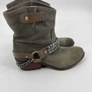 Gianni Bini gray suede moto chain boots 6.5